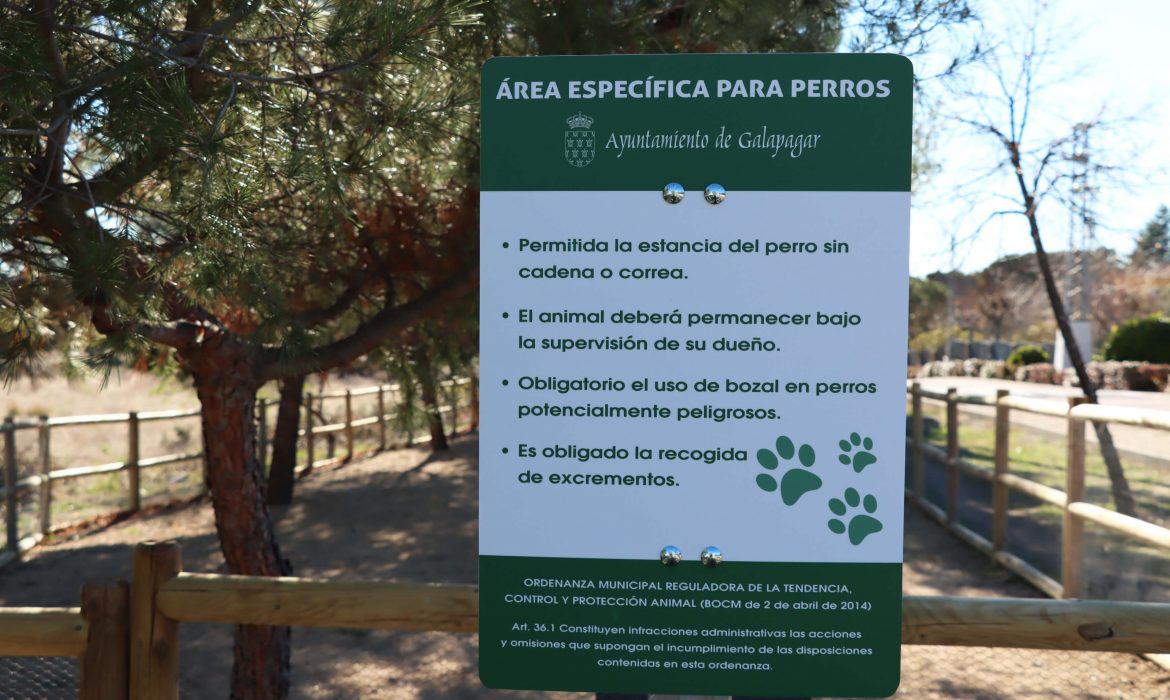 Galapagar crea tres nuevas zonas caninas y reparte bidones para rociar directamente sobre la orina del perro