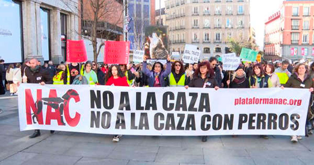 44 ciudades españolas se manifiestan contra la caza bajo el lema #MismosPerrosMismaLey