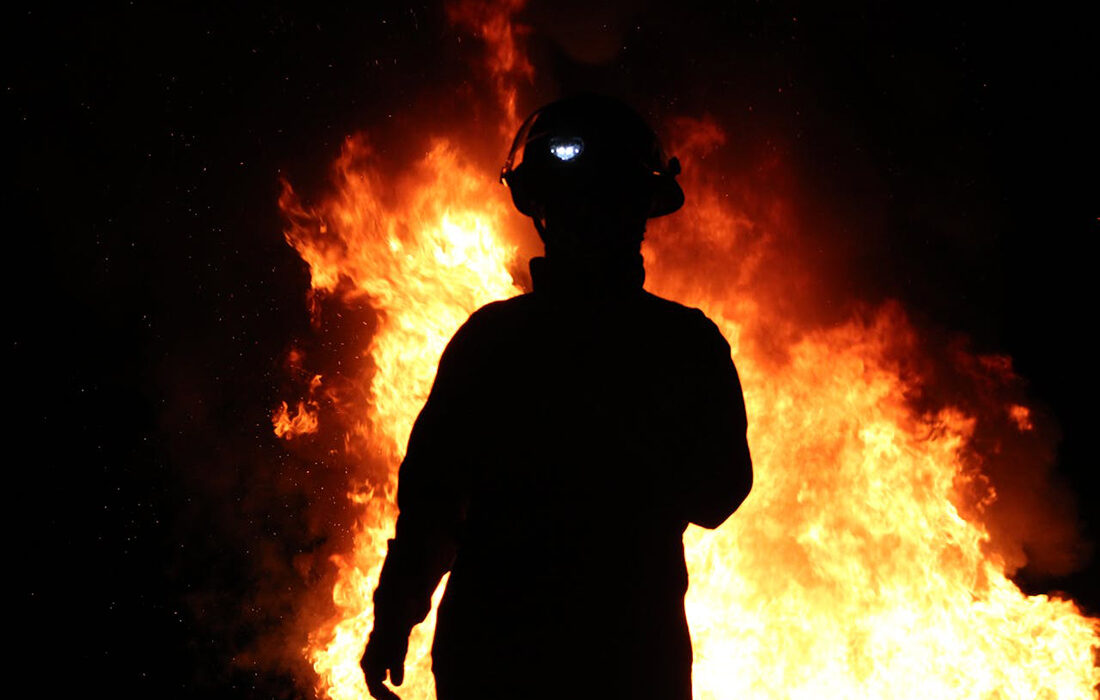 Incendio - Foto de Elisa Giaccaglia: https://www.pexels.com/es-es/foto/bombero-18299007/