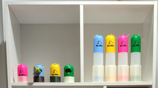 Klinu es la primera botella portátil de KLINU para limpiar el pipí de tu perro durante los paseos.